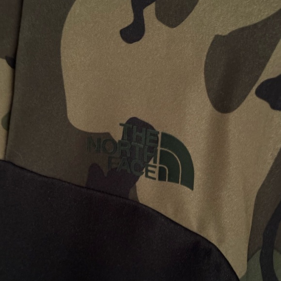 Men's Camouflage Jacket - Picture 3 of 5